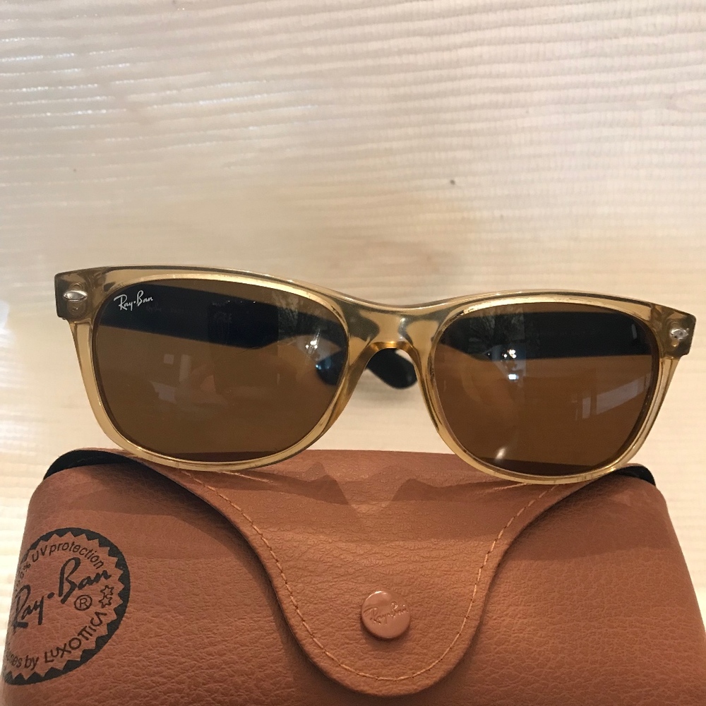 Ray Ban Wayfarer Honey/Black Sunglasses